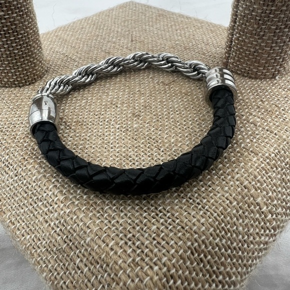 GM China stainless steel and leather bracelet with magnetic clasp - Picture 5 of 6